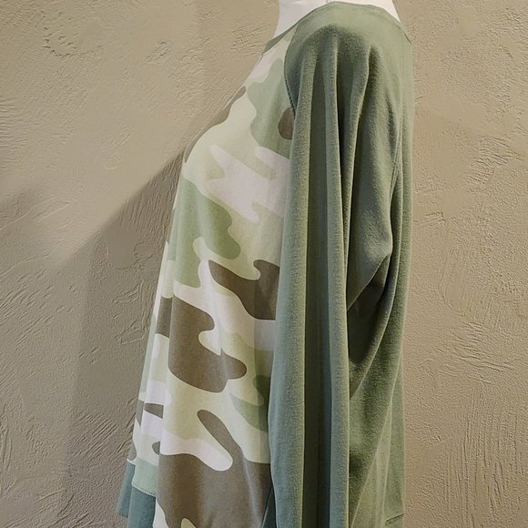 Eddie Bauer Camo Sweater - Picture 3 of 4